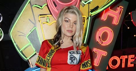 fergie topless|Fergie strips completely naked and poses for a cheeky snap as。